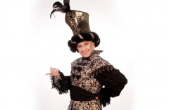 Wayne Sleep as Abanazar in Aladdin at the Cambridge Arts Theatre