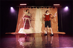 Mary Higgins as Hamlet and Ell Potter as Gertrude in HAM, transferring to Soho Theatre. Photo by Jonny Ruff
