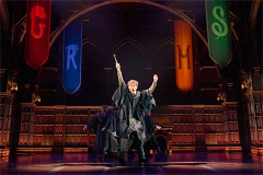 The wand dance in Harry Potter and the Cursed Child. Photo by Manuel Harlan