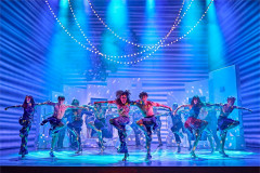 The cast of Mamma Mia! at the Novello Theatre. Photo by Brinkhoff & Mögenburg