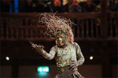 Michelle Terry as Puck in A Midsummer Night's Dream at Shakespeare's Globe, 2023. Photo by Helen Murray