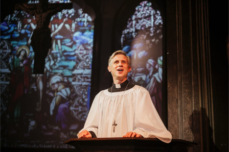 Ian Hallard in Murder Before Evensong at the Watermill Theatre. Photo by Alex Brenner
