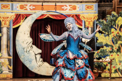 The Blue Fairy before a crescent moon in the 2025 production of Pinocchio at Shakespeare’s Globe. Photo by Johan Persson