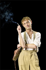 Thomas Flynn as Duncan Grant in The Standard of Living. Photo by Manuel Harlan