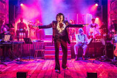 Glenn Adamson as Oscar Wilde with the company of Stoker Wilde at Wilton's Music Hall. Photo by Marc Brenner