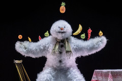 The Snowman juggles fruit in Birmingham Rep’s new production of The Snowman. Photo by Johan Persson