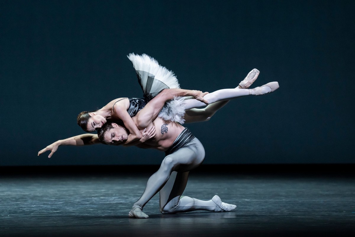 Lauren Cuthbertson and Lukas B. Brændsrød in Christopher Wheeldon’s Beautiful Shadow. Photo by Tristram Kenton Lauren Cuthbertson and Lukas B. Brændsrød in Christopher Wheeldon’s Beautiful Shadow. Photo by Tristram Kenton