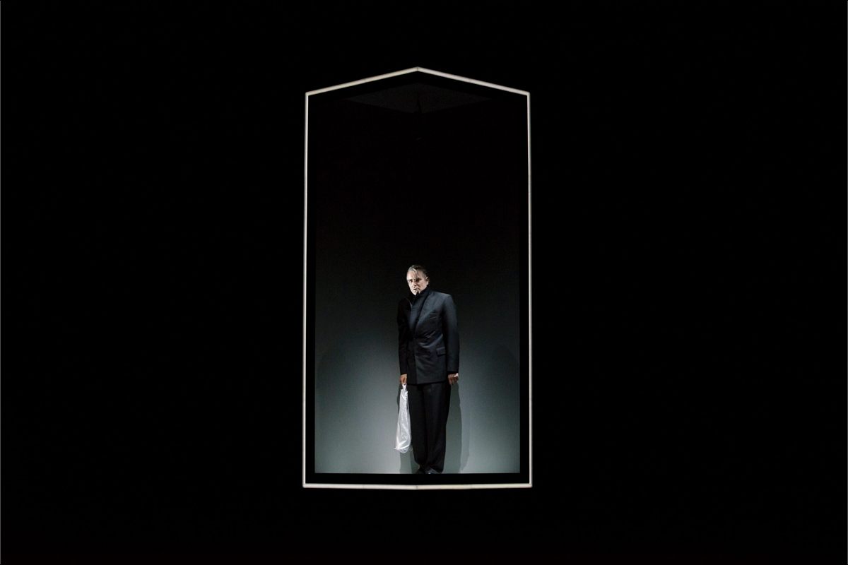 Jens Harzer in De Profundis. Photo: Jörg Brüggemann Jens Harzer in the lit box of Hansjörg Hartung's set for De Profundis
