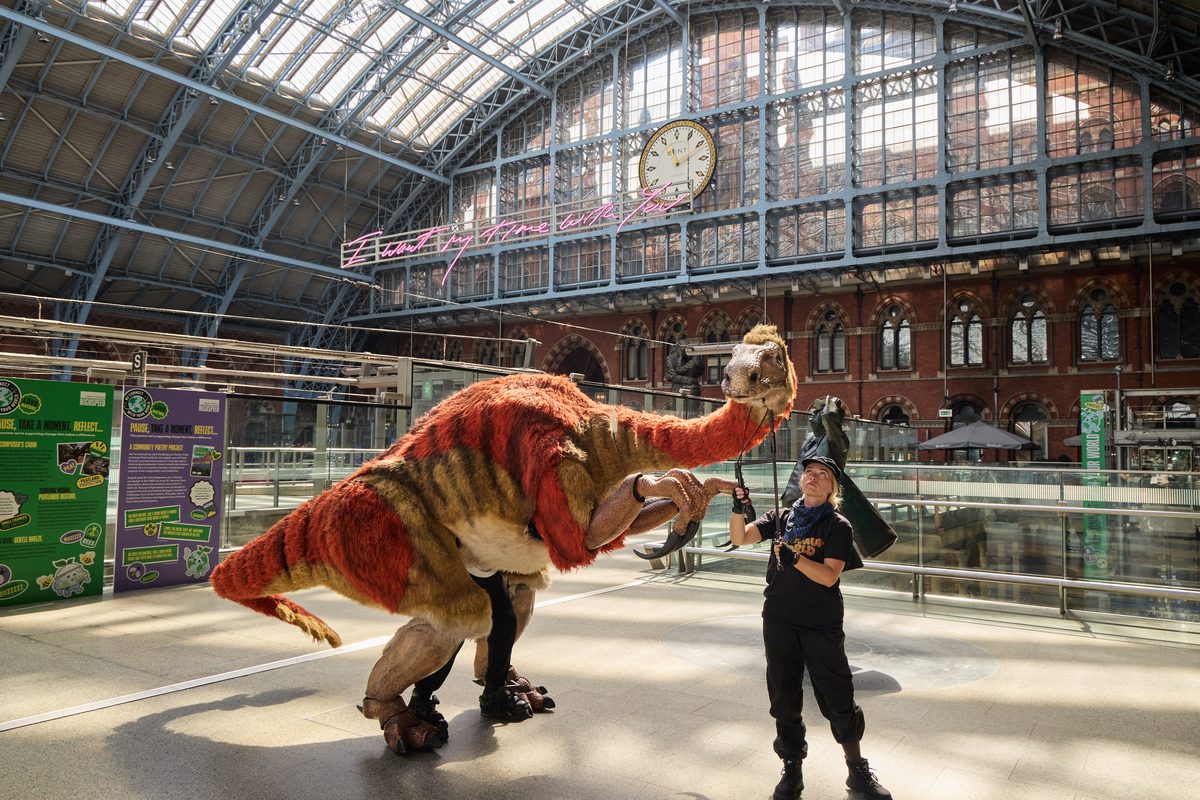 Juliet the Segnosaurus from Dinosaur World Live at St Pancras International. Photo by Leoni Blue