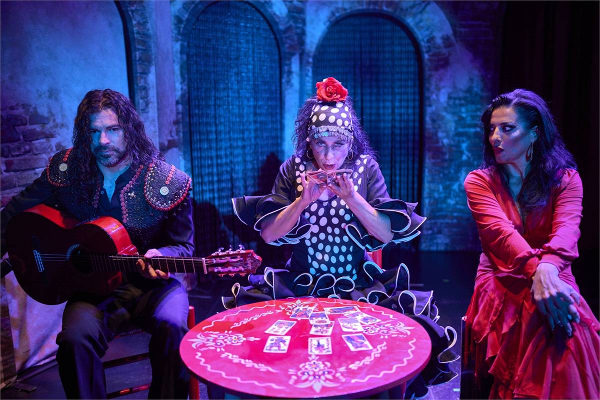 A card-reading scene in Flamenc Oh!! by Yllana at the Peacock Theatre. Photo by Pablo Lorente