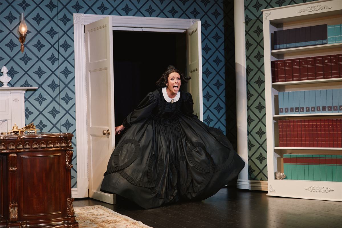 Jane Krakowski as Mary Todd Lincoln in Oh, Mary! on Broadway. Photo by Emilio Madrid