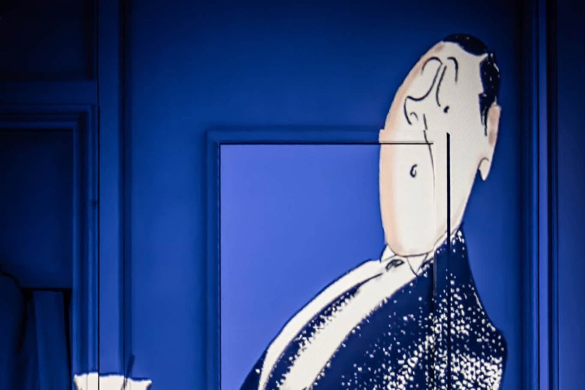 Caite Hevner projection design filling the set with a giant Jeeves silhouette at the Charing Cross Theatre