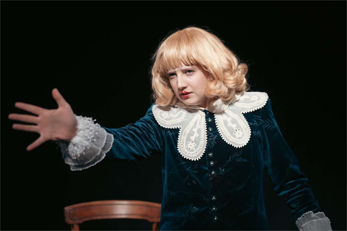 Jordana Belaiche as Little Lord Fondleroy, arm outstretched, in blue velvet and a lace collar
