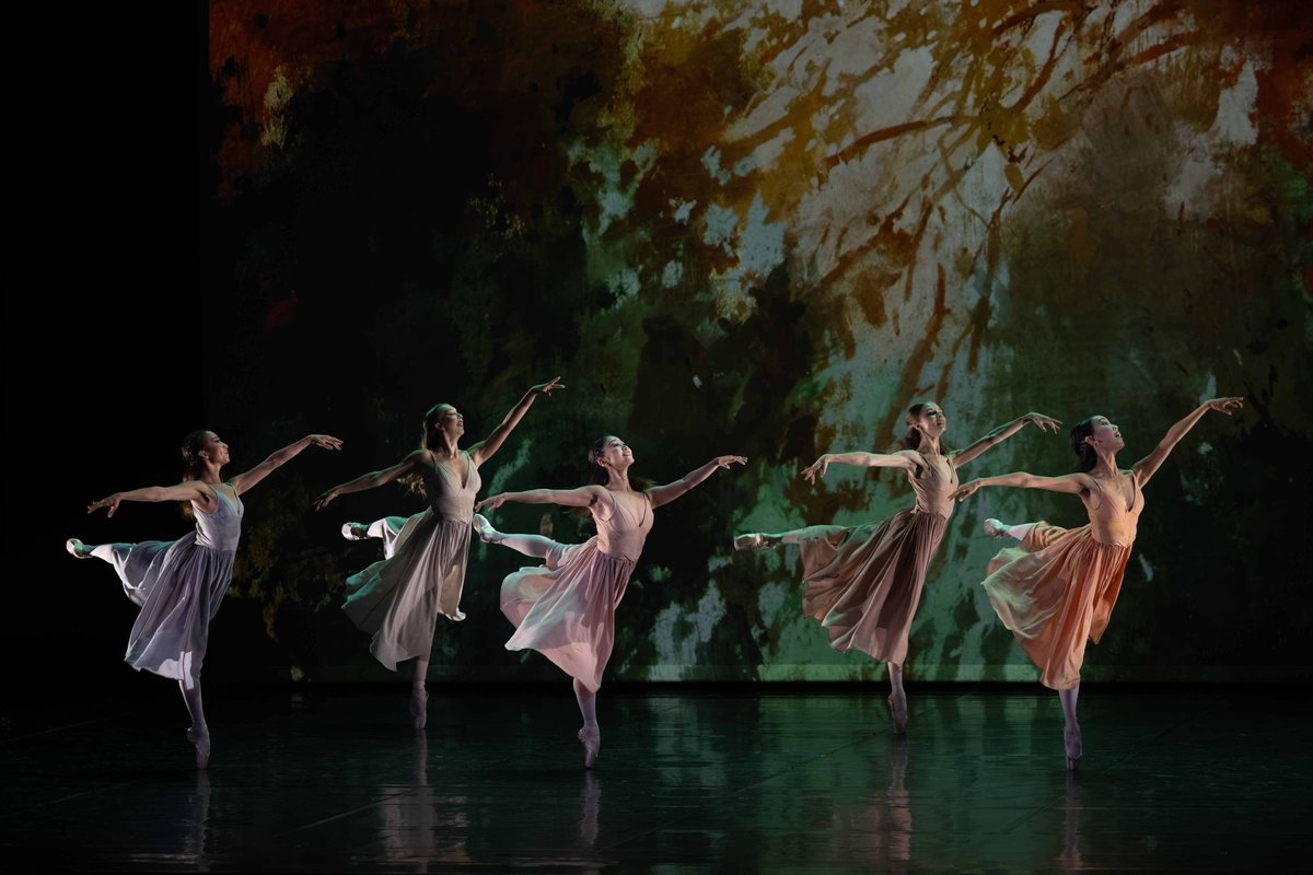 The women of London City Ballet in Glen Tetley’s Firebird