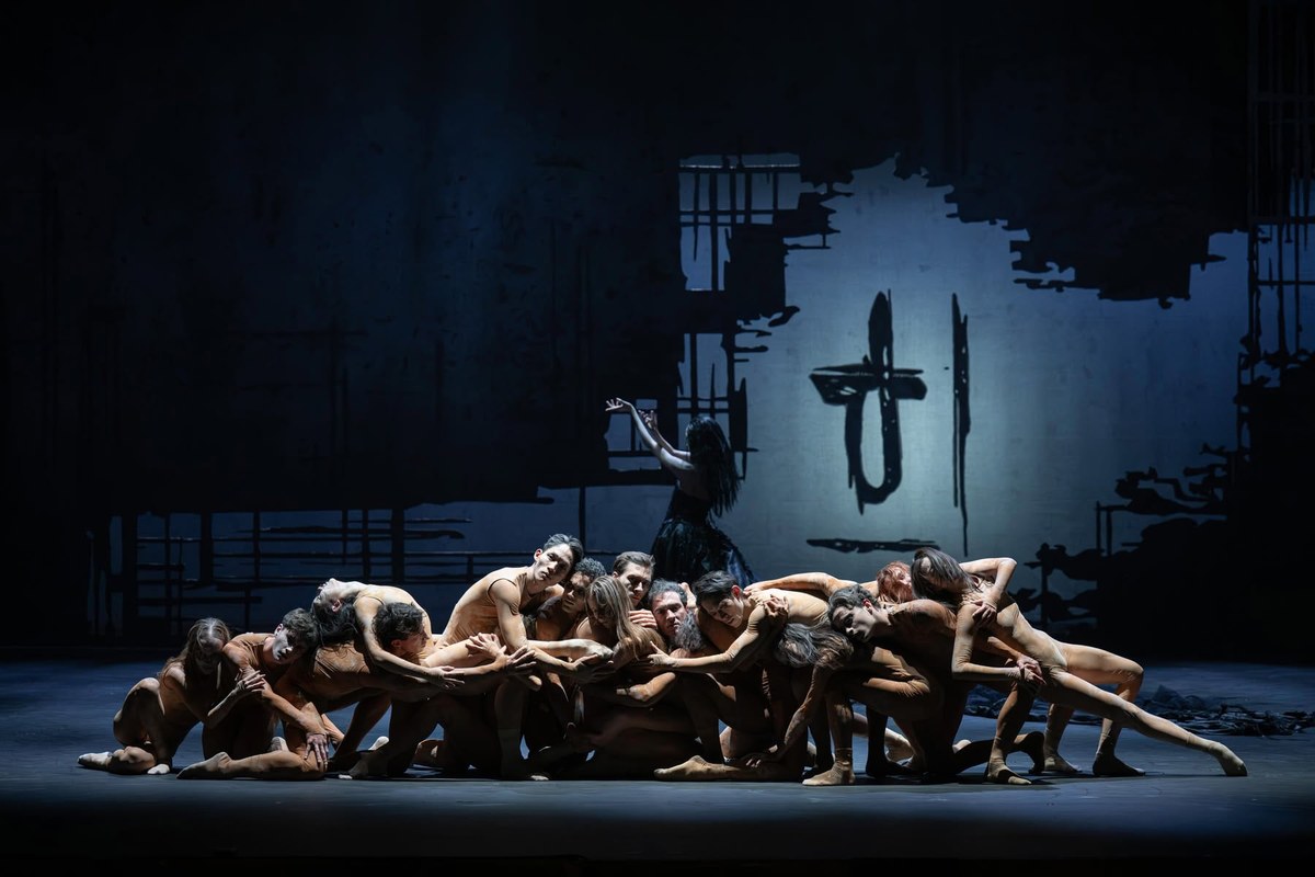 English National Ballet dancers in Jae Man Joo’s Auguries of Innocence. Photo by ASH