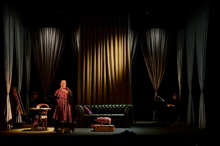 A scene from The Seven Deadly Sins at Charing Cross Theatre, with the two pianos behind