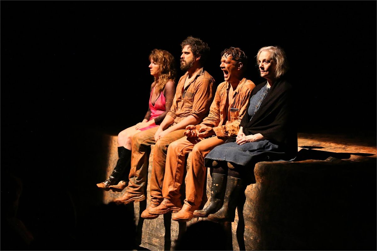 Camila Nhary, Iano Salomão, Armando Babaioff and Denise Del Vecchio in Tom at the Farm (Tom na Fazenda)