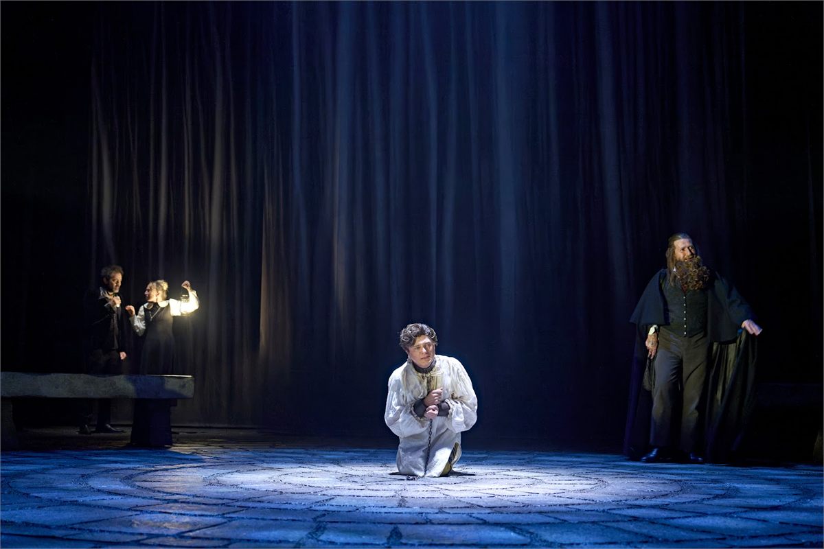 Mathew Horne (Malvolio) and members of the company in Twelfth Night at the Crucible, Sheffield. Photo by Manuel Harlan